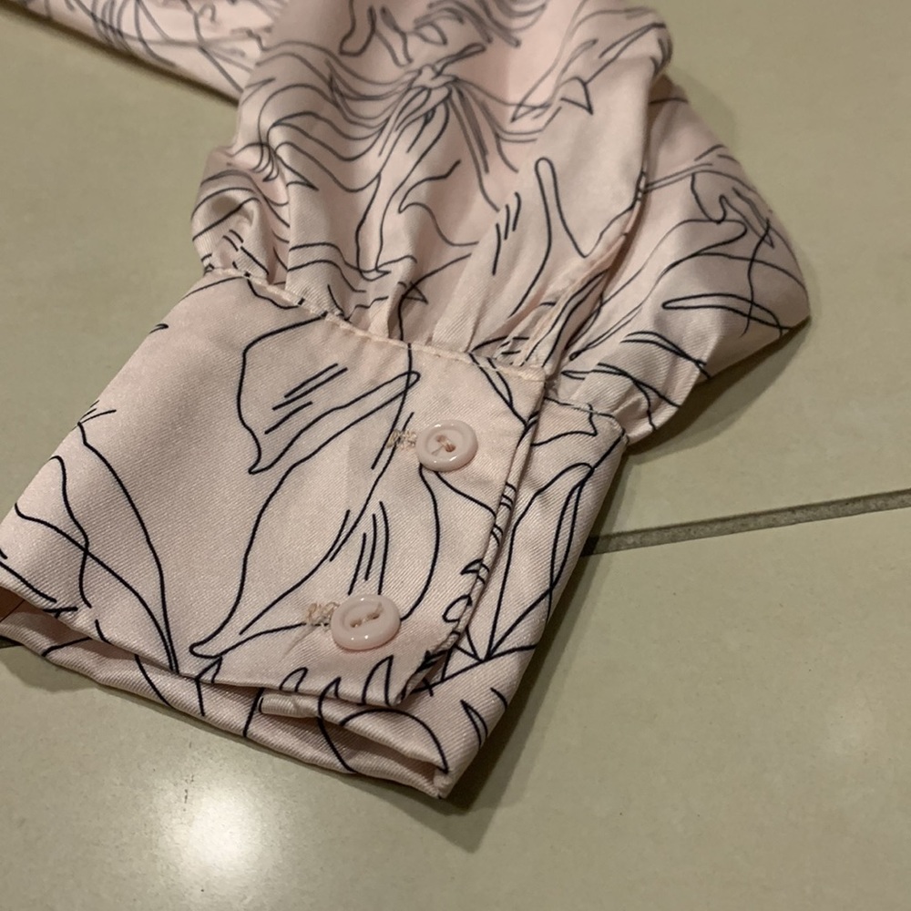 Cropped button up top - Picture 3 of 5